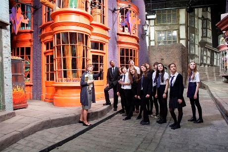 Warner Bros. Studios Tour - The Making of Harry Potter